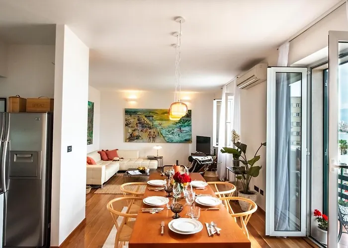 Airy Seafront 1920S Apartment