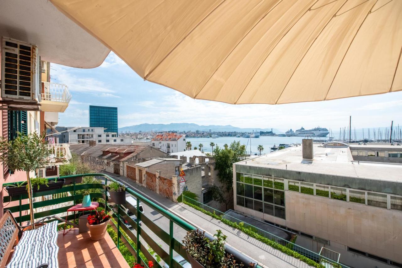 Airy Seafront 1920s Appartement *