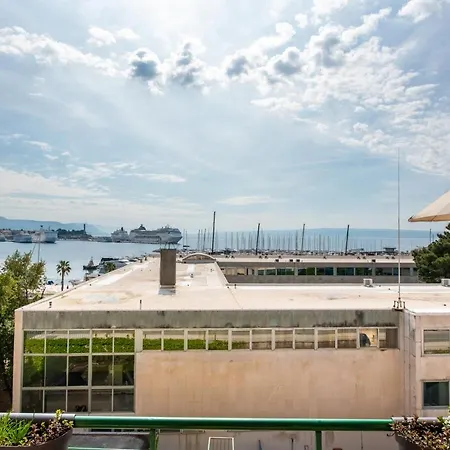 Airy Seafront 1920S Apartment Split Exterior photo